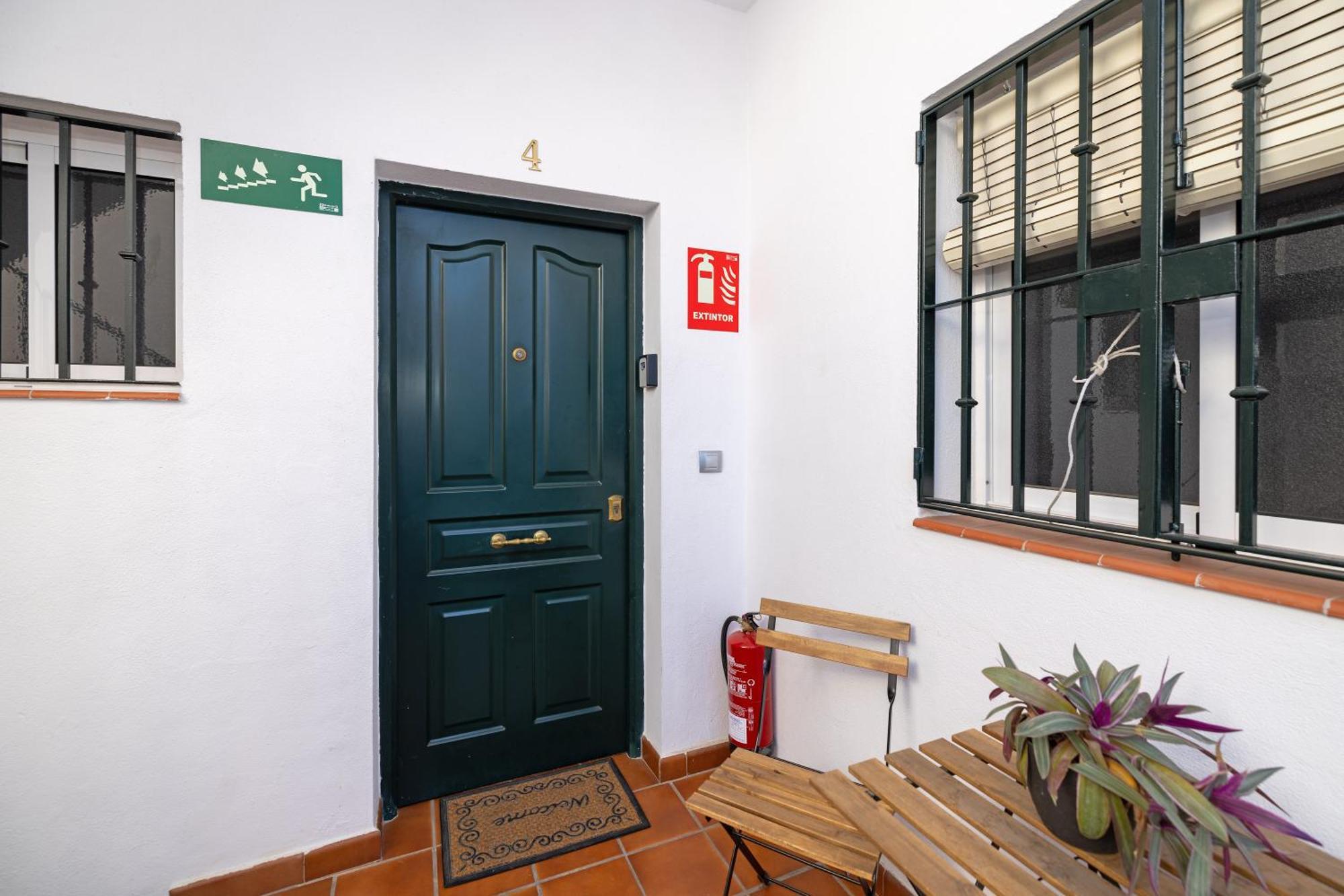 Apartamentos Trianasol Seville Exterior photo