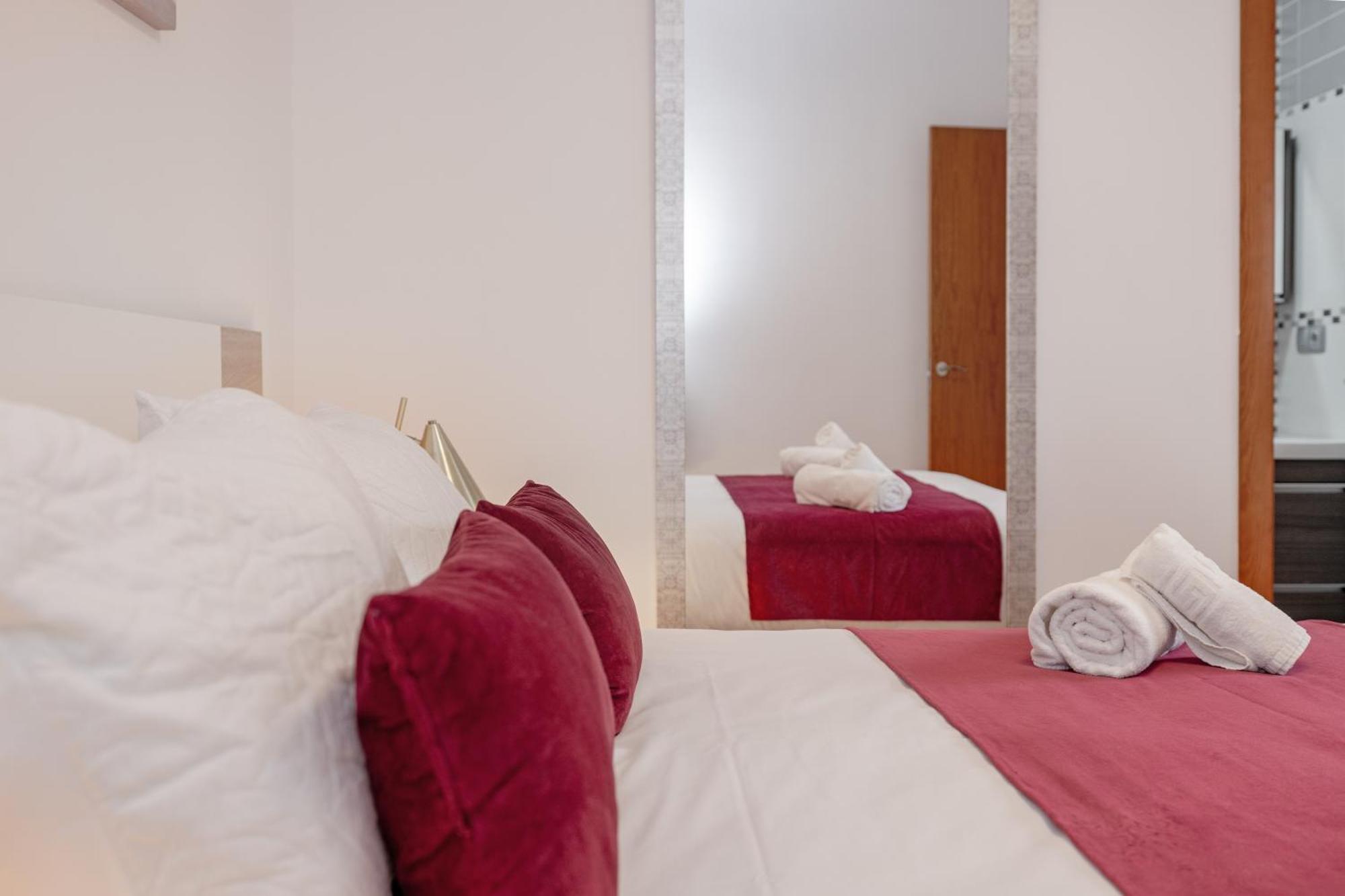 Apartamentos Trianasol Seville Exterior photo
